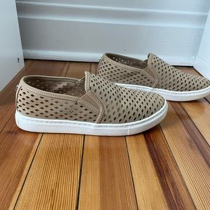 Steve Madden slip on flats